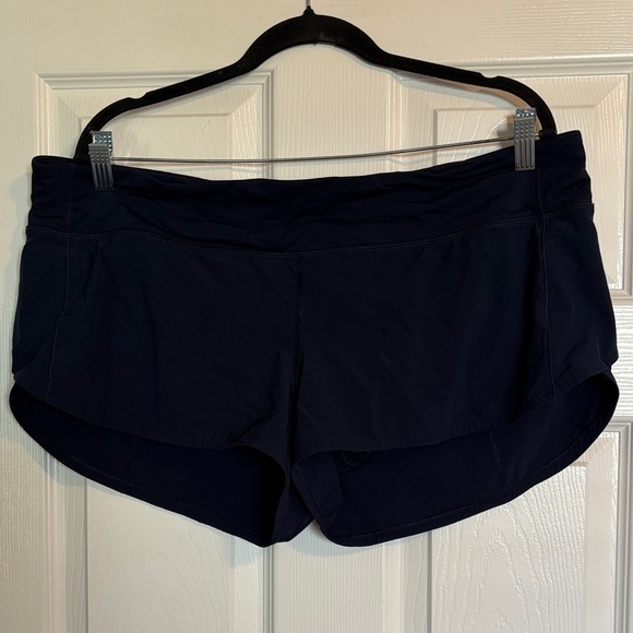 Lululemon women’s navy blue lined 2.5” inseam athletic shorts size 14 - Picture 1 of 11